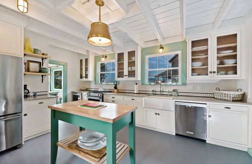 Downtown Cannon Beach House | Beautiful Ocean Front Haystack Rock View