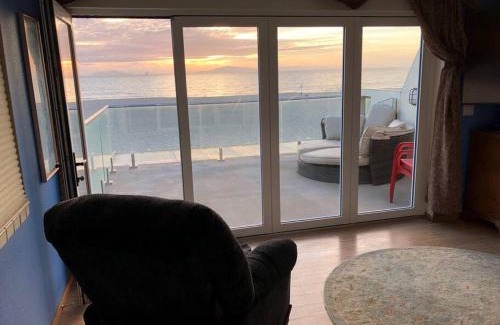 Silver Strand House | Beautiful Ocean Front Coastal Sunset Beach House