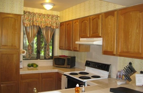 Wailua Condo | Beautiful Ocean Front Private Resort Condo Rental by the coconut coast.