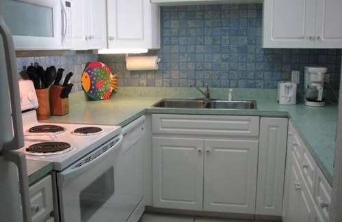 Seven Mile Beach Condo | Beautiful Ocean Views Overlooking Seven Mile Beach!