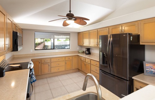 Kahaluu Bay House | Beautiful Ocean Views 5 Bedroom Sleeps 14 Walk to Beach, Pool, AC, & Game room