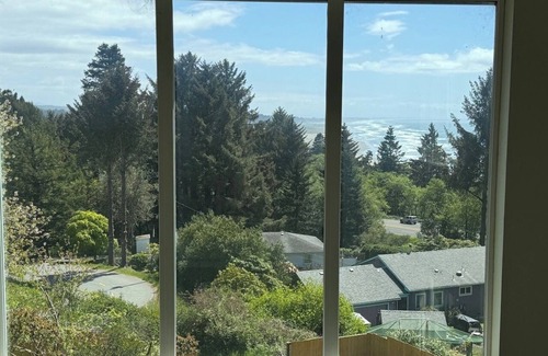Westhaven-Moonstone Apartment | Beautiful Ocean View Apartment by Moonstone Beach