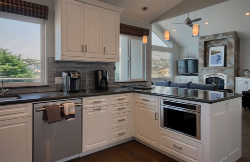 Park Hill House | Beautiful Ocean View, just down from Shamel Park