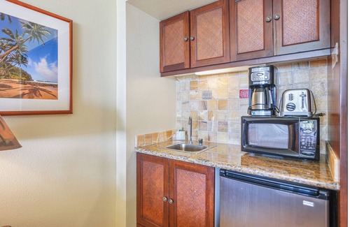 Wailua Apartment | Beautiful Ocean View Studio Top 3rd Floor