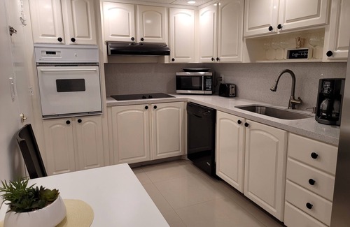 Hollywood South Central Beach Condo | Beautiful OCEAN-VIEW apartment, right ON THE BEACH