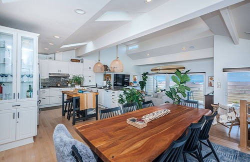 Encinitas House | Beautiful Ocean Views from Oceanfront Seabluffe!