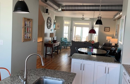 Atlantic Beach House | BEAUTIFUL OCEANFRONT 5 BR HOME WITH ELEVATOR AND POOL. LOWER RATES FOR SEPT