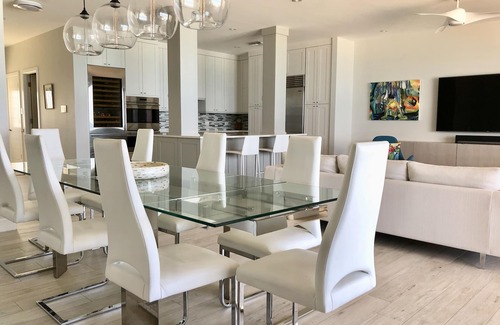 Seven Mile Beach Apartment | Beautiful Oceanfront Condo on Seven Mile Beach