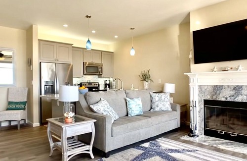 Watsonville Condo | Beautiful Oceanfront, just steps to the beach, Fireplace, Remote location