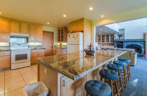 Sea Ranch House | Beautiful Oceanfront Home with a Private Hot Tub, Bluff Views, & Shared Pool