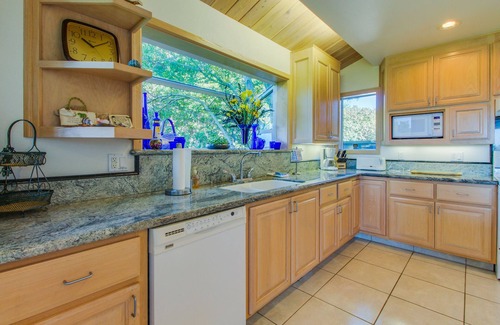 Sea Ranch House | Beautiful Oceanfront Home with a Private Hot Tub, Bluff Views, & Shared Pool
