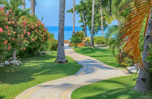 North End House | Beautiful Oceanfront House with Large Palapa, Awesome Location -special rate 2/4