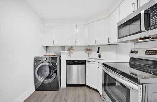 La Gorce Apartment | Beautiful Oceanside Retreat/Beach Service/1606