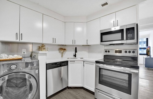La Gorce Apartment | Beautiful Oceanside Retreat/Beach Service/1606