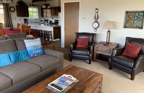 Roads End House | Beautiful Oceanview Hot Tub 2 Nearby Beach Access Points