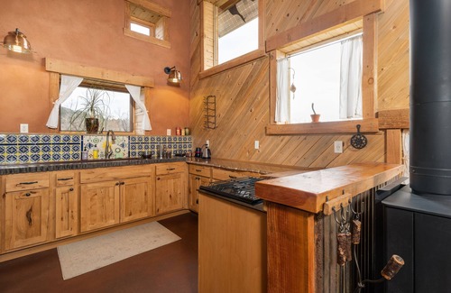 Spearfish Cottage | Beautiful Off-Grid Living @ Granny Flats