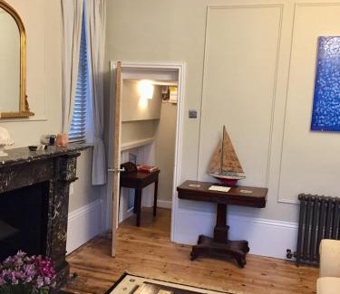 West Kensington Apartment | Beautiful one bedroom flat with private balcony 52m2