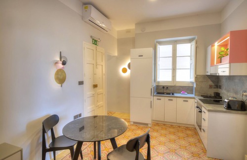 Valletta Apartment | Beautiful one bedroom seafront apartment VPAL1-1