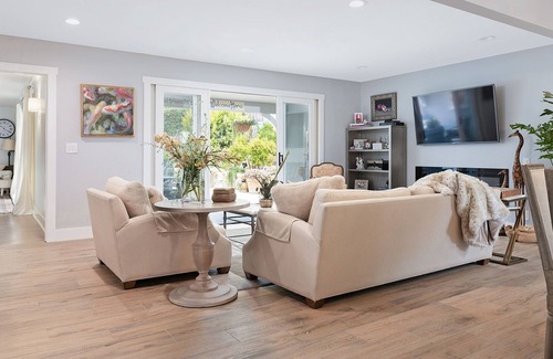 East Mesa House | Beautiful One Story Santa Barbara Mesa Home ! 4 min walk to the Beach !