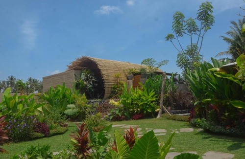 Peliatan Villa | Beautiful Open Living with Bee House