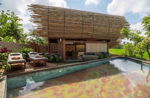 Peliatan Villa | Beautiful Open Living with Bee House