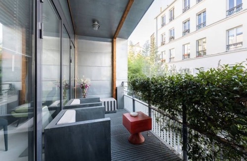 Quartier Saint-Ambroise Apartment | Beautiful Paris Studio