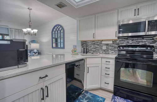 Park Shore Condo | Beautiful Park Shore Resort Condo Unit 113