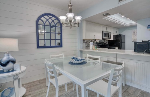 Park Shore Condo | Beautiful Park Shore Resort Condo Unit 113