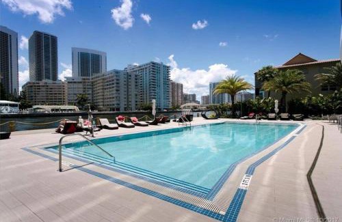 Hallandale Beach Apartment | Beautiful partment in Hallandale Beach