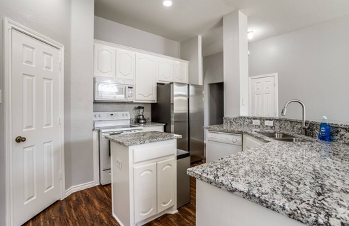 DeSoto House | Beautiful peaceful home in modern neighborhood with parks