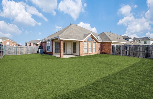 DeSoto House | Beautiful peaceful home in modern neighborhood with parks