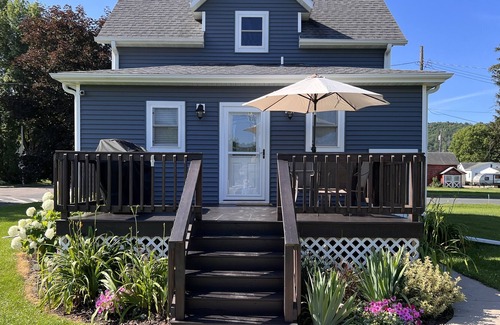 Coon Valley House | Beautiful, peaceful and cozy 3 bedroom home in Coon Valley near LaCrosse, Westby