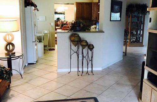Pembroke Pines House | Beautiful Pembroke Pines Private Gated Golf Course 3/2 with garage & Utilities.