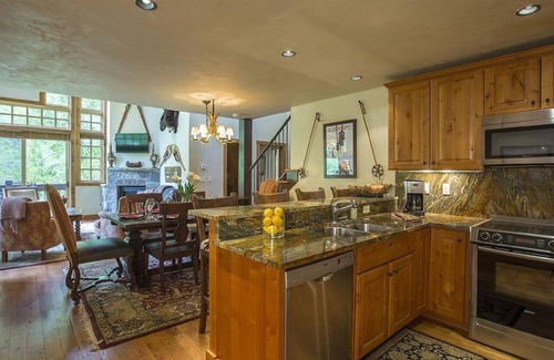 Telluride Condo | Beautiful Penthouse-Summer Heated Pool, Ski-In/Ski-out, Fireplace,3 king beds
