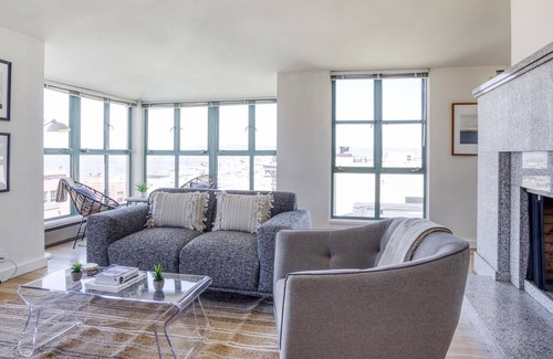 Russian Hill Apartment | Beautiful Pet-Friendly 2BR in Russian Hill