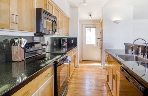 Russian Hill Apartment | Beautiful Pet-Friendly 2BR in Russian Hill