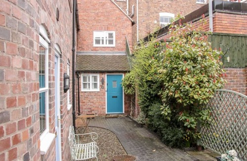 Bridgnorth Cottage | Beautiful Pet Friendly Quiet Cottage Just Off High Street Bridgnorth