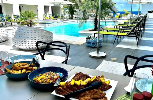 Salt Gut Apartment | Beautiful poolside room