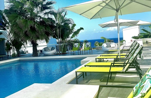 Salt Gut Apartment | Beautiful poolside room
