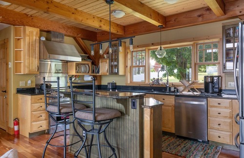 South Hero House | Beautiful post & beam lakefront getaway