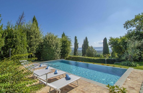 San Lorenzo Nuovo Villa | Beautiful private villa with hot tub, private pool, WIFI, A/C, TV, terrace, pets allowed and par.