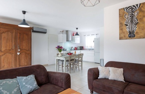 Laudun House | Beautiful private villa for 4 guests with A/C, WIFI, private pool, TV, terrace and parking