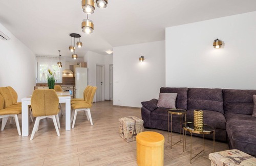 Skrbcici House | Beautiful private villa for 10 people with WIFI, private pool, A/C, TV and terrace