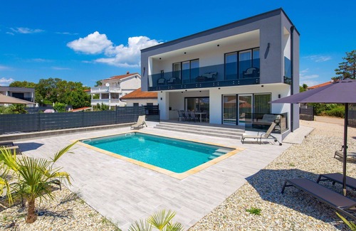 Skrbcici House | Beautiful private villa for 10 people with WIFI, private pool, A/C, TV and terrace