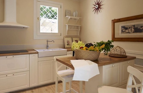 Forte dei Marmi Villa | Beautiful private villa for 16 guests with WIFI, private pool, A/C, hot tub, TV, patio and parking