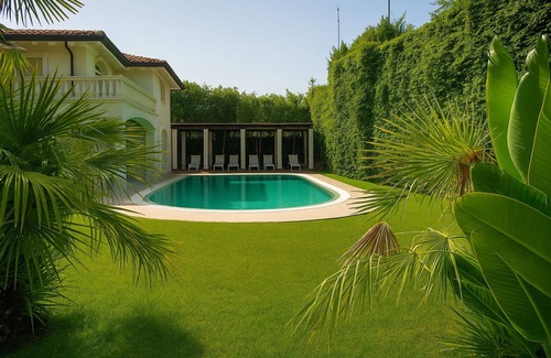 Forte dei Marmi Villa | Beautiful private villa for 16 guests with WIFI, private pool, A/C, hot tub, TV, patio and parking