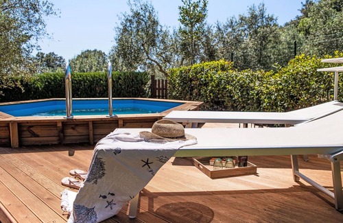 La Pesta House | Beautiful private villa with private pool, A/C, WIFI, TV, patio, pets allowed and parking