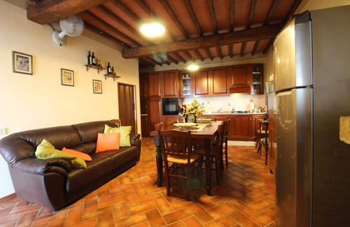 Loro Ciuffenna Villa | Beautiful private villa for 10 guests with WIFI, private pool, TV and pets allowed, close to Are.