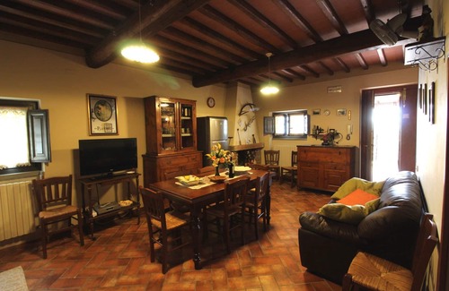 Loro Ciuffenna Villa | Beautiful private villa for 10 guests with WIFI, private pool, TV and pets allowed, close to Are.