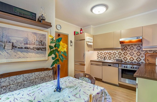 Maria Woerth House | Beautiful private villa for 9 guests with WIFI, TV, terrace and pets allowed